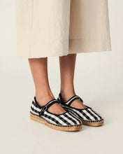 Load image into Gallery viewer, Peonia 05 Black Check Bar