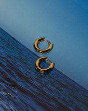 Load image into Gallery viewer, Amalfi Huggies - Gold
