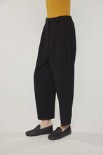Load image into Gallery viewer, Wool Blend Pintuck Pants - Black
