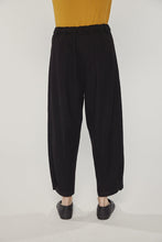 Load image into Gallery viewer, Wool Blend Pintuck Pants - Black

