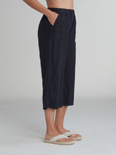 Load image into Gallery viewer, Easy Crop Pant - Black
