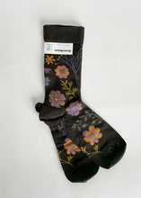 Load image into Gallery viewer, Patterned Crew Socks
