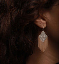 Load image into Gallery viewer, Small Aly Earrings
