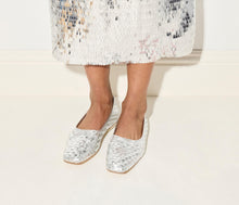 Load image into Gallery viewer, Jada - Silver Closed Woven Calf
