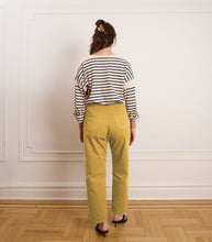 Load image into Gallery viewer, Amelia Barrel Pants Khaki
