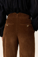 Load image into Gallery viewer, Pamira Highwaist Straight Trousers - Havana
