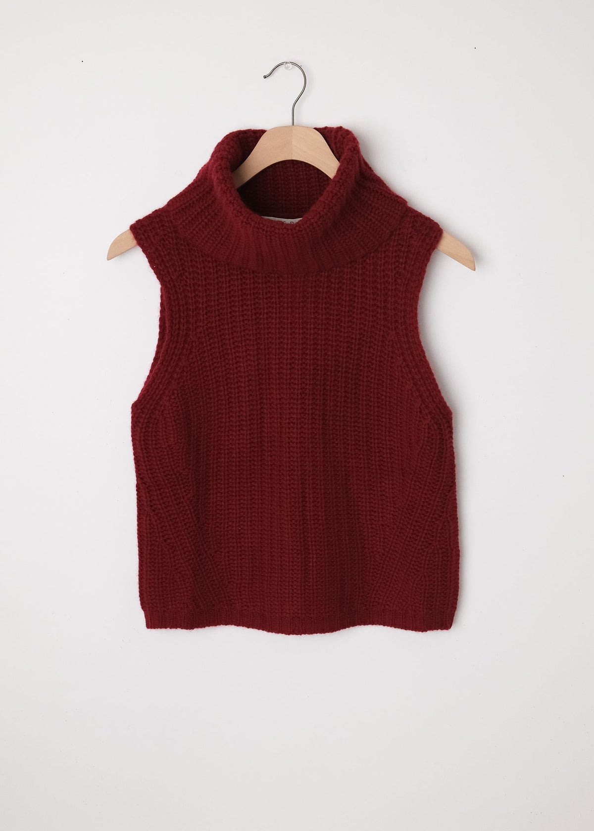 Polly Cashmere Vest Currant