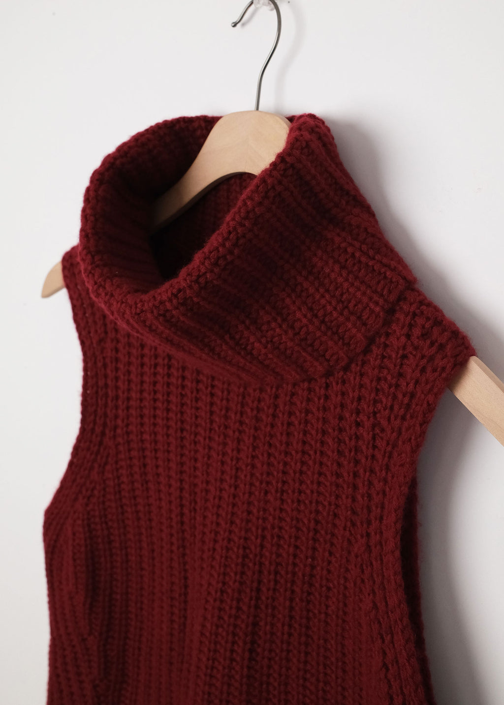 Polly Cashmere Vest Currant