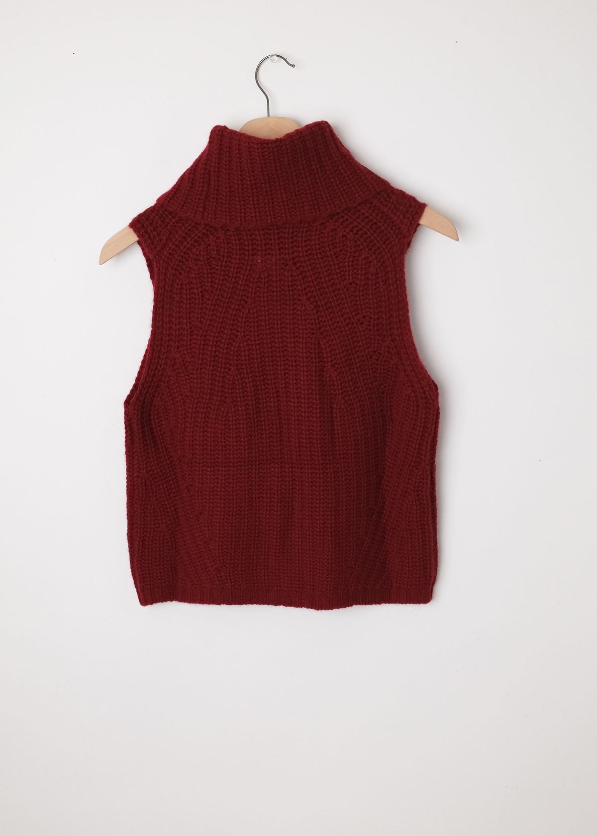 Polly Cashmere Vest Currant
