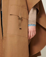 Load image into Gallery viewer, Castelwick Poncho- Alpaga
