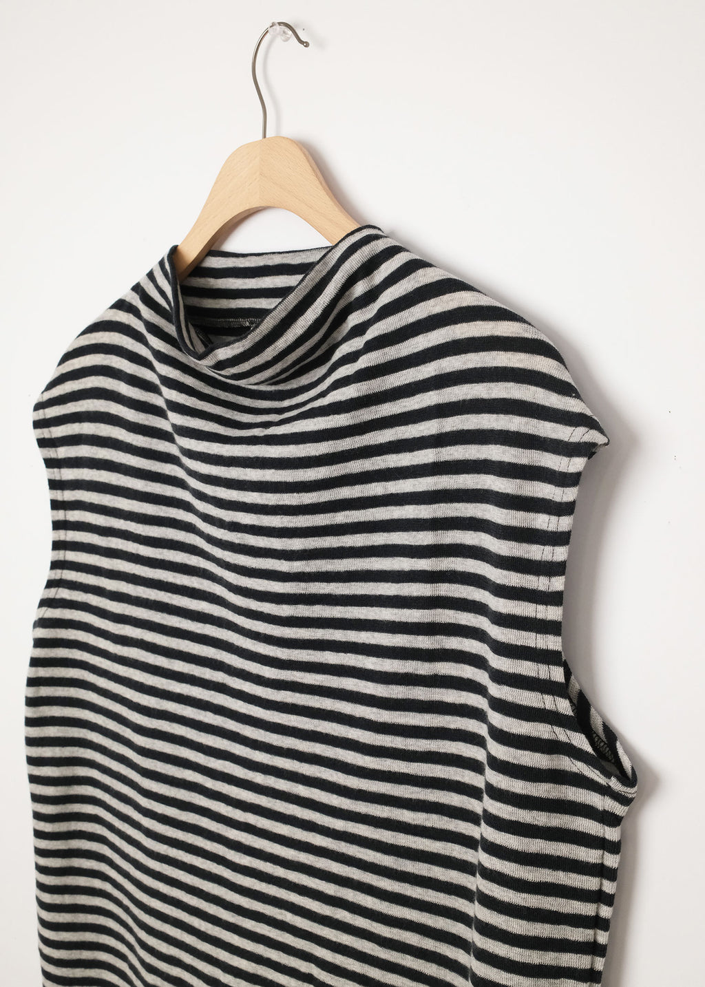 Vest Drape Neck Caviar/Dawn Grey