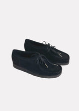 Load image into Gallery viewer, Wallabees Black Suede
