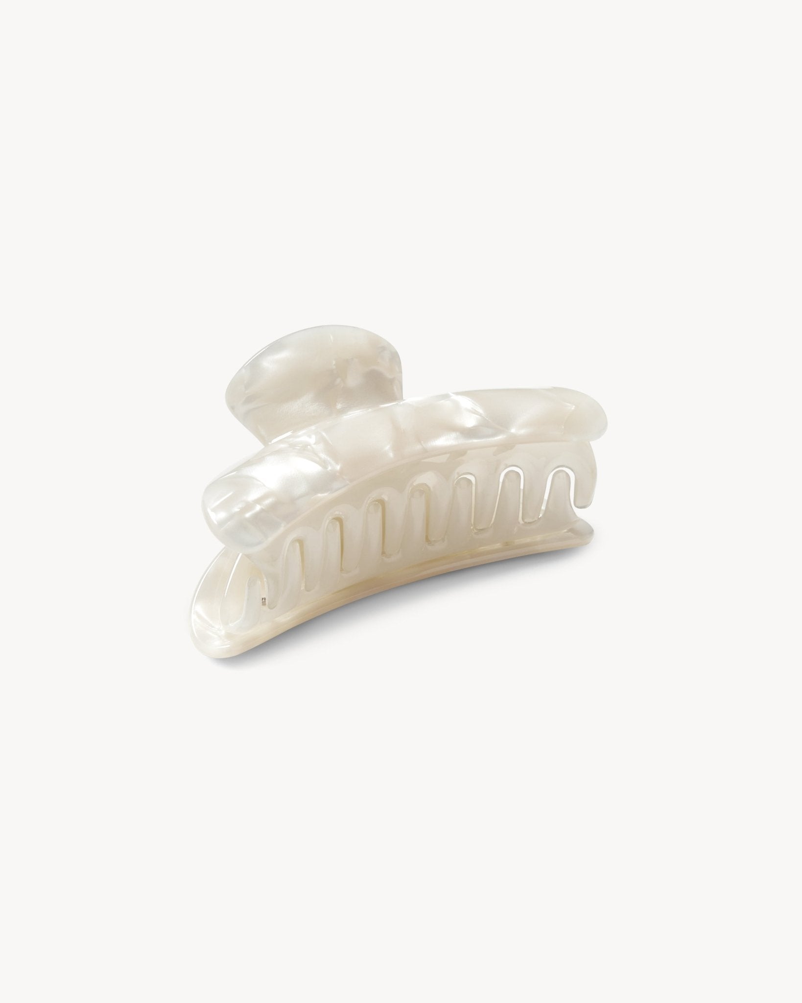 Grande Heirloom Claw White Shell