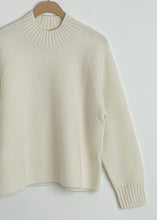 Load image into Gallery viewer, Halifax Mock Neck - Blanc
