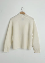 Load image into Gallery viewer, Halifax Mock Neck - Blanc

