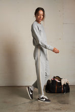 Load image into Gallery viewer, Claud Track Pant - Heather Grey
