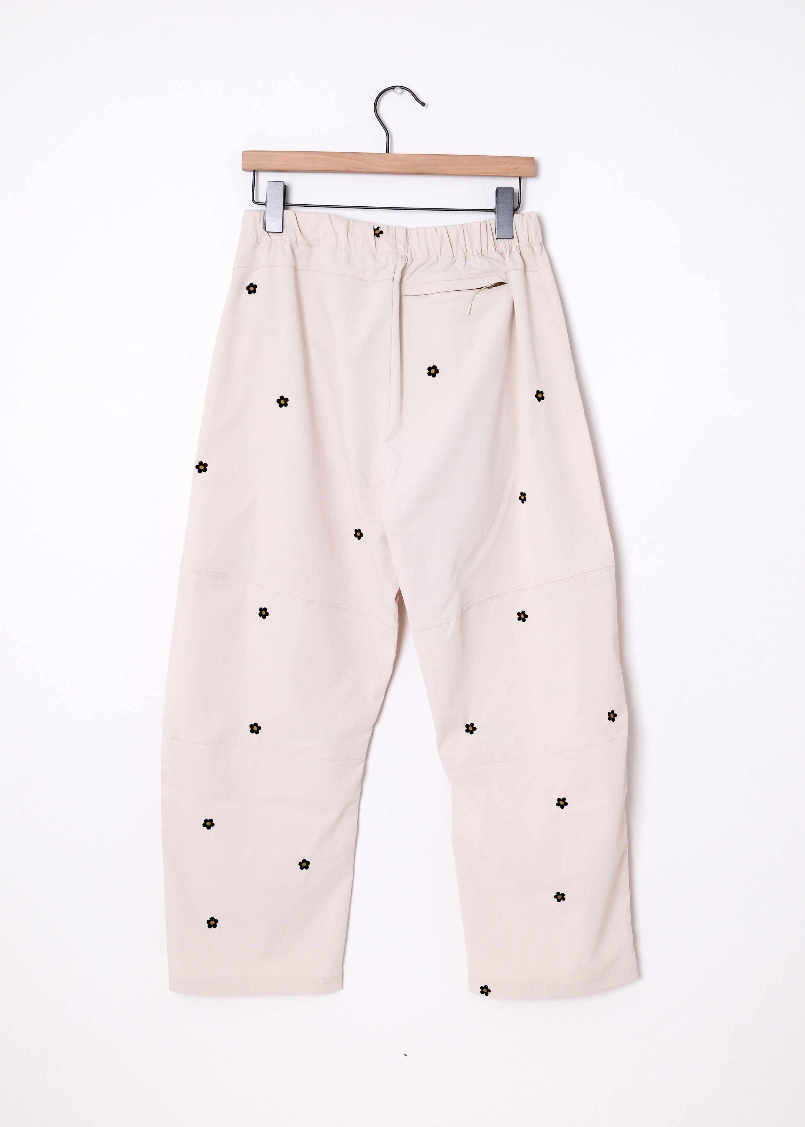 The Embroidered Pant - Cream w/ Black Daisies