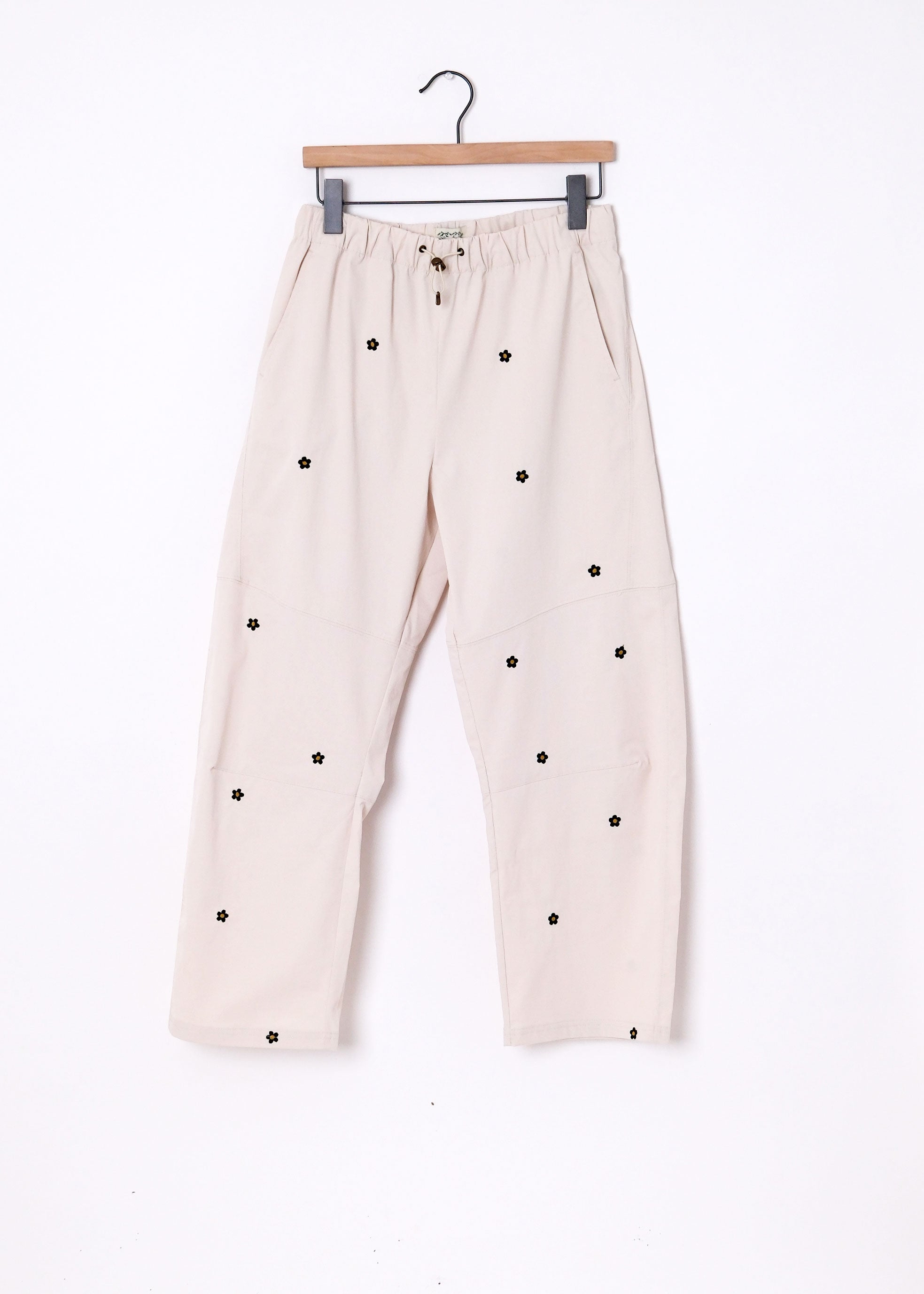 The Embroidered Pant - Cream w/ Black Daisies