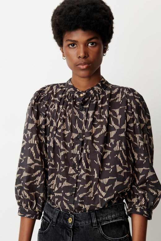 Lylis Shirt in black & tan geometric print