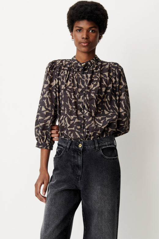 Lylis Shirt in black & tan geometric print