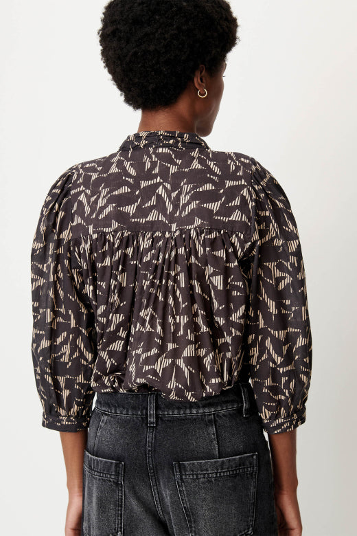 Lylis Shirt in black & tan geometric print