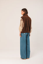 Load image into Gallery viewer, Reversible Teddy Vest - Chocolate

