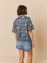 Load image into Gallery viewer, Cotton Voile Box Shirt in Digital Ginger
