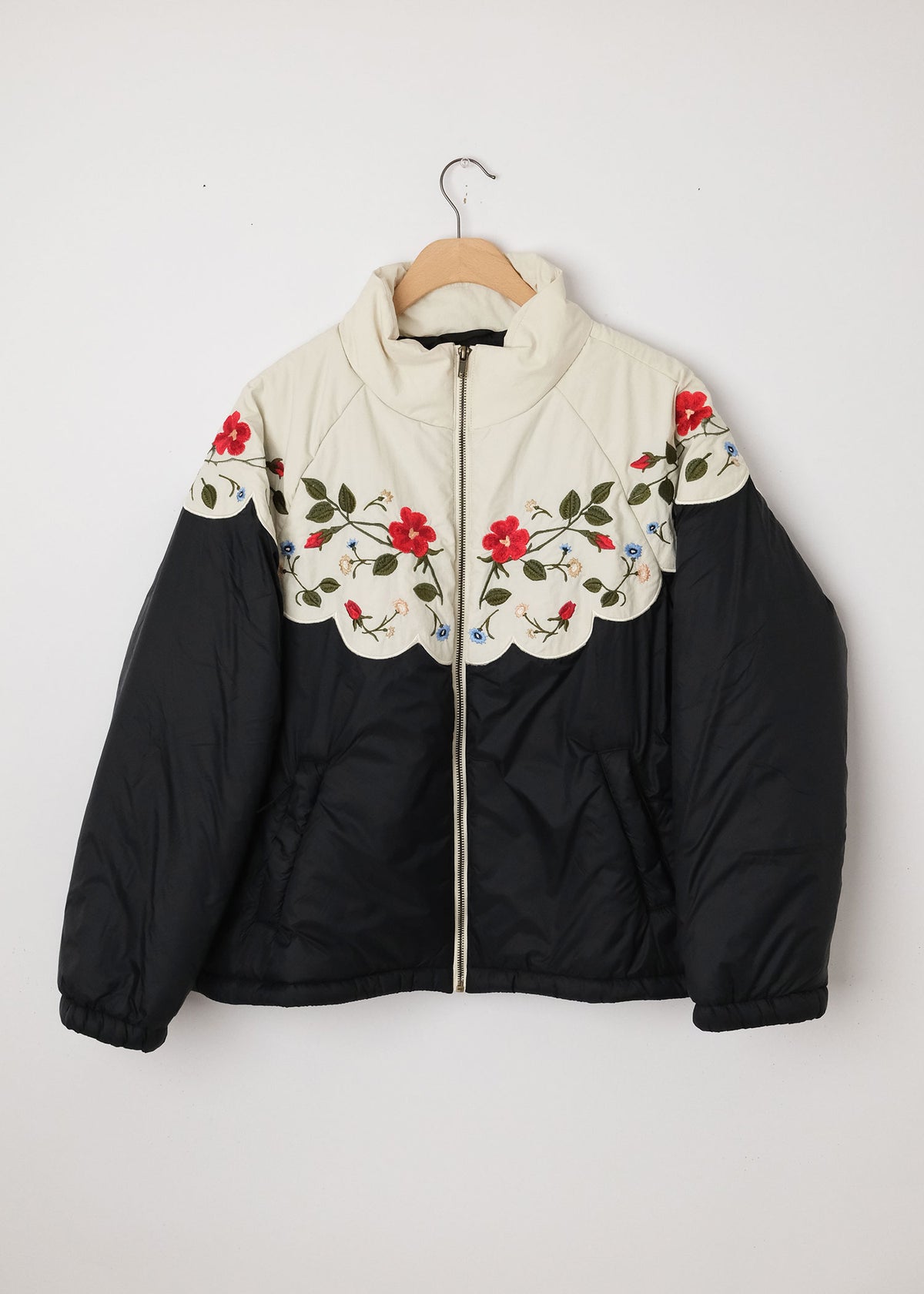 Wildflower Puffer with Embroidery Black