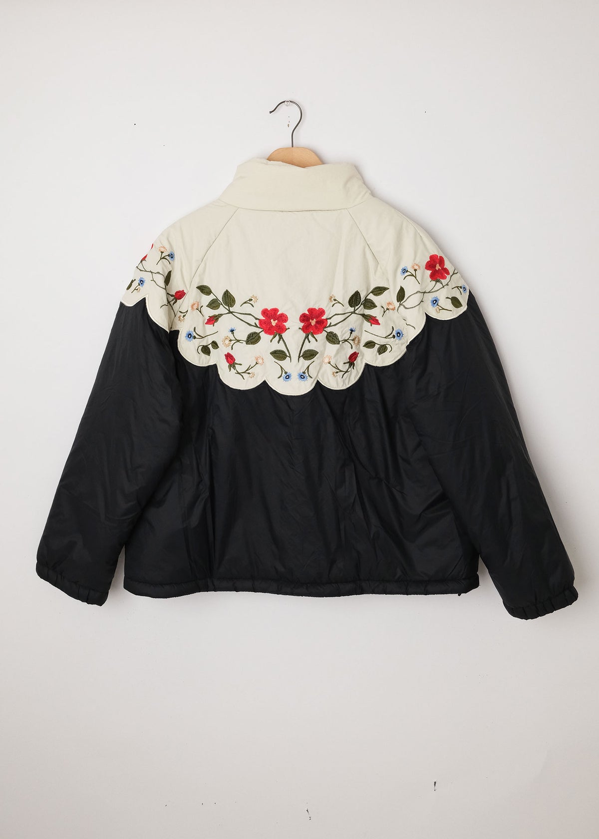Wildflower Puffer with Embroidery Black